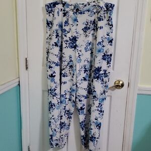 SHEIN Floral Blue & White Satin Pleated Cropped Wide Leg Culotte Pants 3XL